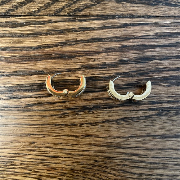 Henri Bendel goldtone cuff earrings - Picture 4 of 5